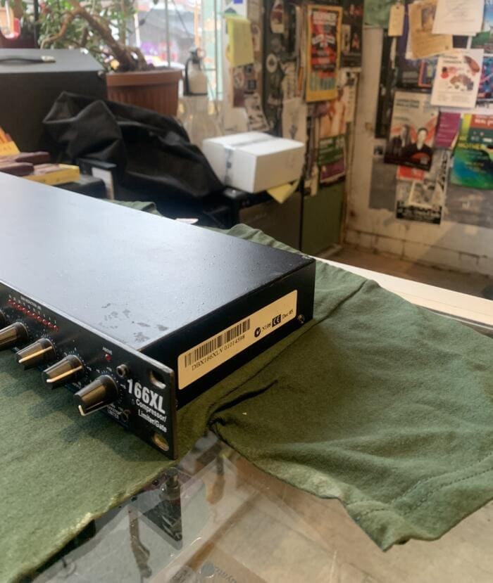 dbx 166XL - Image 2