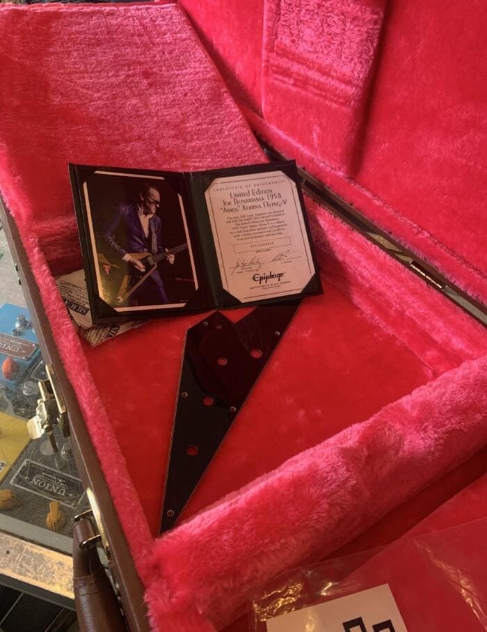 Epiphone Joe Bonamassa Amos ‘58 Korina Flying V - Image 4
