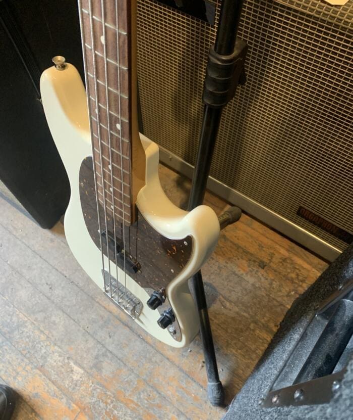 2008 CIJ Fender Mustang Bass - Image 5